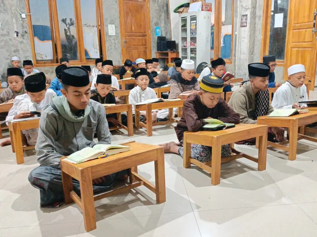 Ma'had Wakaf Al Izzah Mencetak Generasi Tafaqquh Fiddin and Quranic Leaders