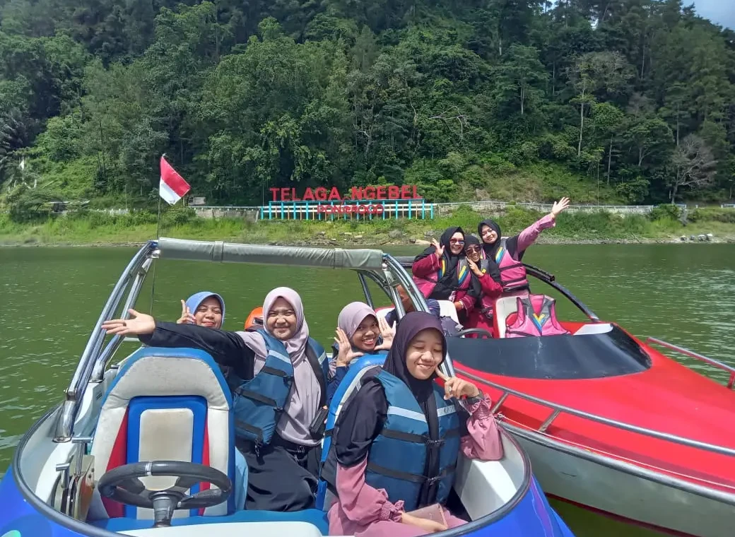 Para Santri Banin Ma’had Wakaf Al Izzah SMP Bina Insan Mandiri Putra Kampus II Tafaqquh Fiddin and Quranic