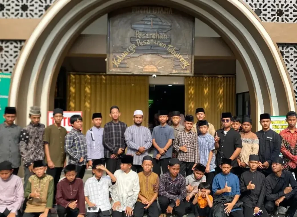 Para Santri Banin Ma’had Wakaf Al Izzah SMP Bina Insan Mandiri Putra Kampus II Tafaqquh Fiddin and Quranic