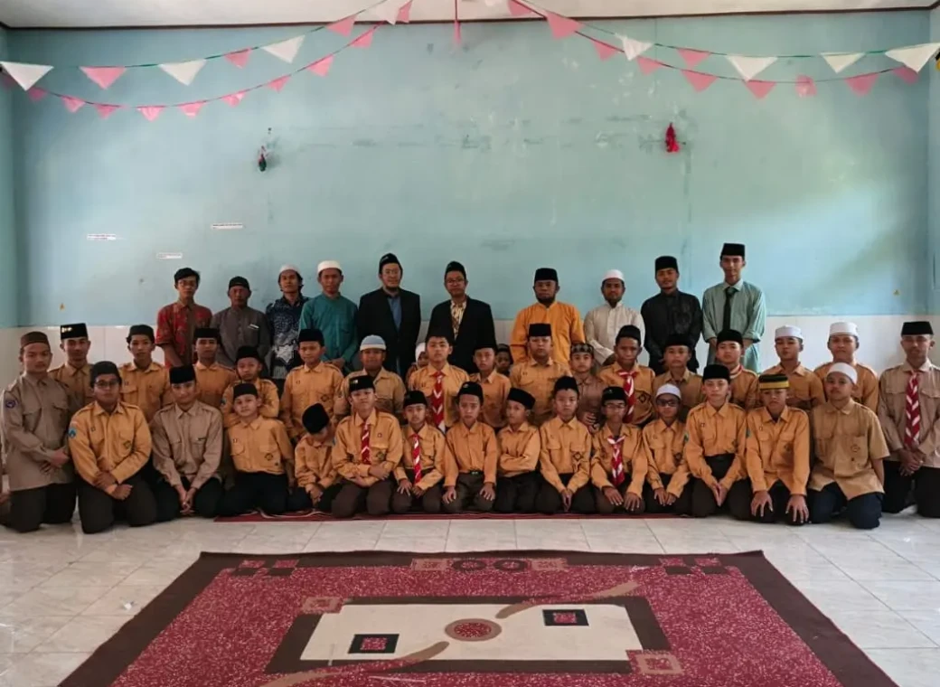 Ma'had Wakaf Al Izzah SMP Bina Insan Mandiri Kampus II Tafaqquh Fiddin and Quranic Leaders
