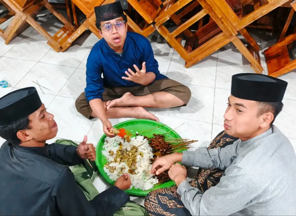 Ma'had Wakaf Al Izzah SMP Bina Insan Mandiri Kampus II Tafaqquh Fiddin and Quranic Leaders