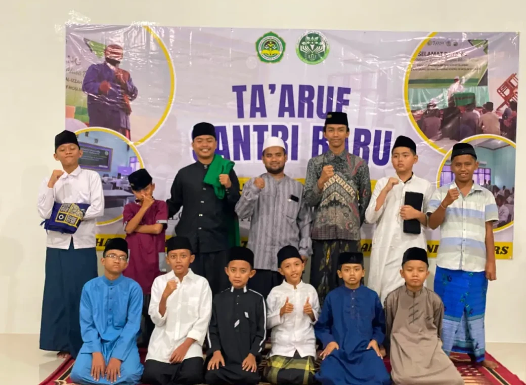 Ma'had Wakaf Al Izzah SMP Bina Insan Mandiri Kampus II Tafaqquh Fiddin and Quranic Leaders